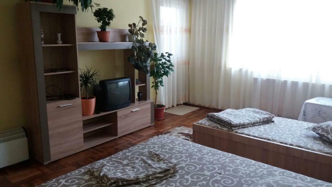 Apartament Cu 2 Camere Călimăneşti Exterior foto